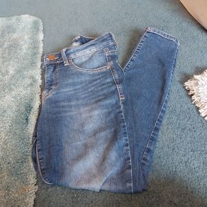 Maurices Everflex High Rise Jeans. Size 6 Short.
